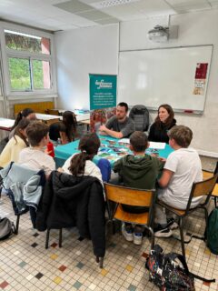 avec Pôle Jeunesse Foix-Varilhes, L'agglo Foix-Varilhes, @laregionoccitanie , Ariège, le Département
Aujourd’hui, Le Pôle Jeunesse Collaboratif avec Infojeunes Agglo Foix-Varilhes et InfoJeunes Occitanie était présent au forum départemental des éco-délégués au collège Lakanal à Foix. L' occasion pour nos structures de présenter les filières et métiers liés à l’environnement, et de mesurer l'engagement d'une majorité des 200 collégiens autour des questions de 🌿 Biodiversité, 🏡 Aménagement des espaces et ♻️ Surconsommation.
#EcoDelegues #Environnement #JeunesseEngagée #Biodiversité #InfoJeunes #Foix #Toulouse